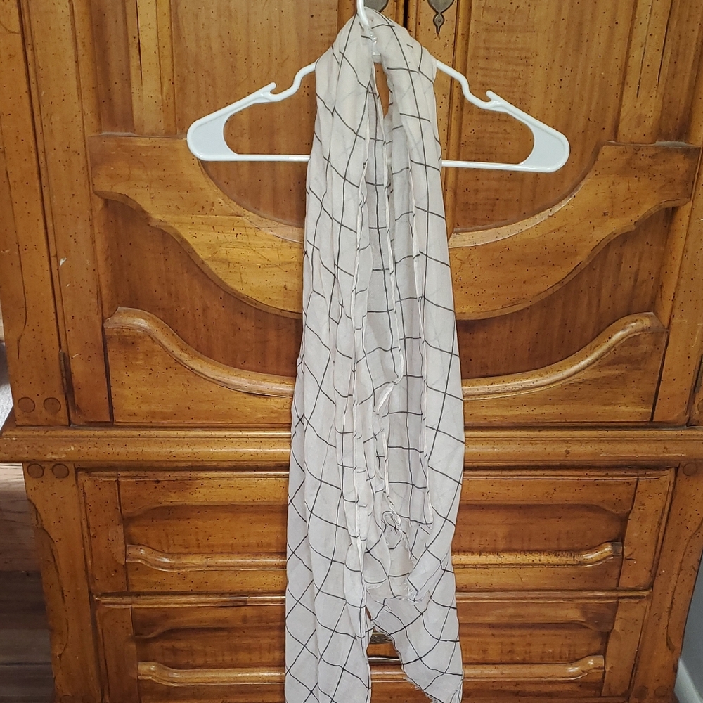 ❤️‍🔥10/$10❤️‍🔥 Women's Rachel Pally Cream Plaid Sheer Scarf